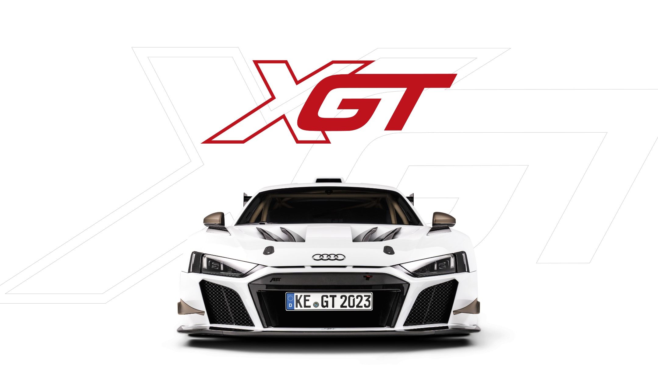Markenauftritt für ABT XGT. Auto von vorne auf weißem Hintergund.